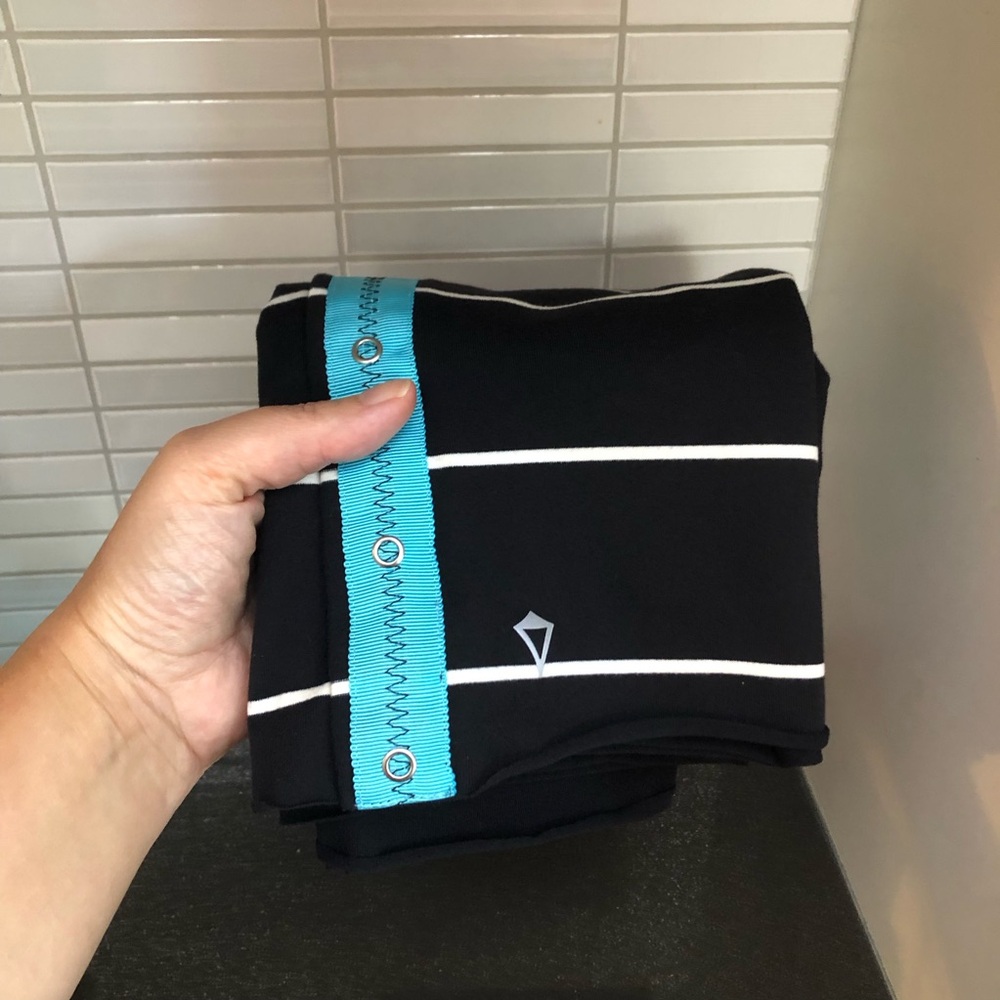 Ivivva black and white Village Chill scarf